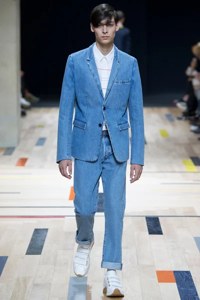 Look 25